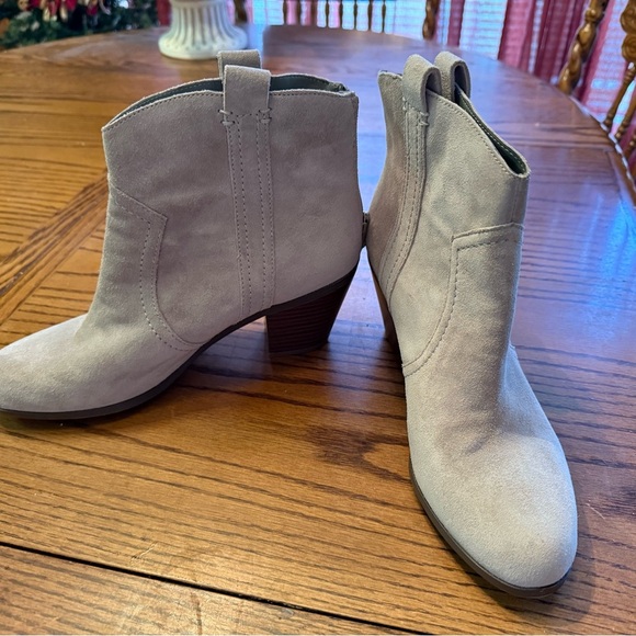 Women's Sam Edelman London Putty Heeled Ankle Boots - Picture 2 of 11